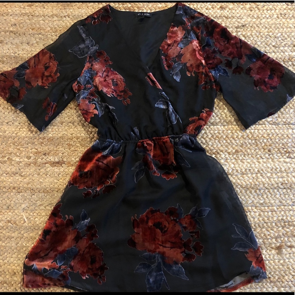 Dress - Picture 1 of 2